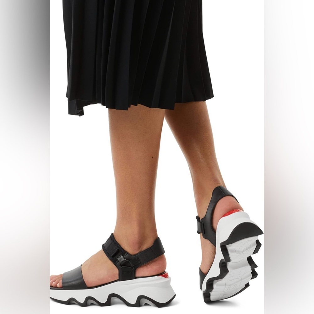 Like New‼️Sorel Kinetic Sport Sandals with Red Accent